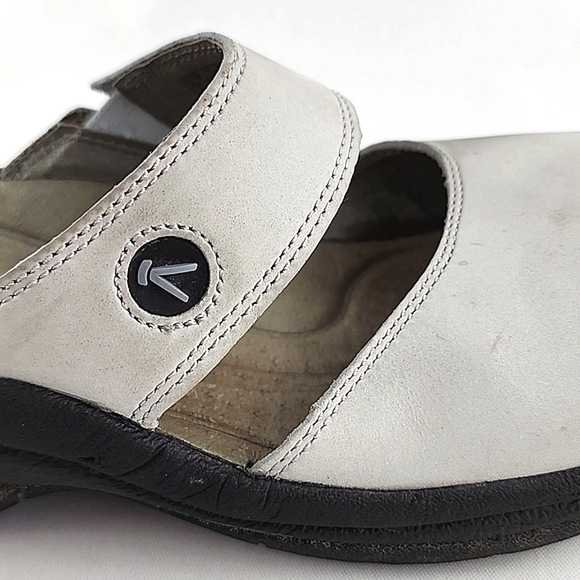 KEEN Women's Saratoga Leather Mule Slip On Shoes Stone Closed Toe Size 6.5M - Picture 7 of 14